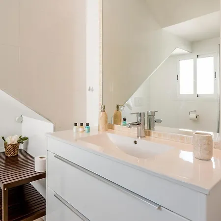 4 Bedroom Holiday Penthouse Near Puerto Banus, In Nueva Andalucia Apartment *