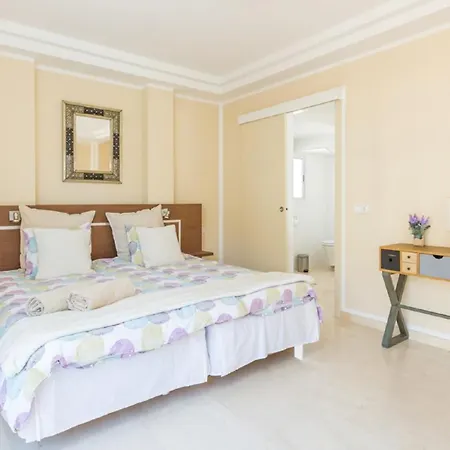 Apartment 4 Bedroom Holiday Penthouse Near Puerto Banus, In Nueva Andalucia Marbella