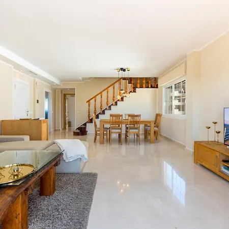 Apartment 4 Bedroom Holiday Penthouse Near Puerto Banus, In Nueva Andalucia Marbella