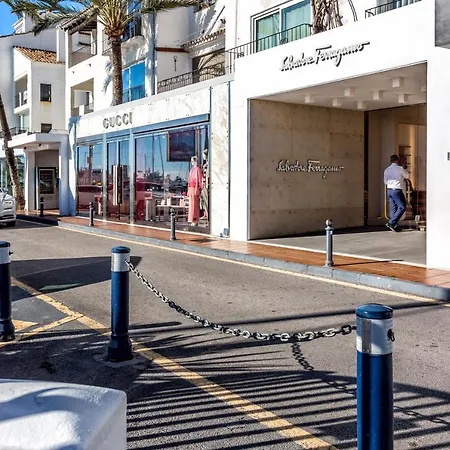 4 Bedroom Holiday Penthouse Near Puerto Banus, In Nueva Andalucia Apartment Marbella
