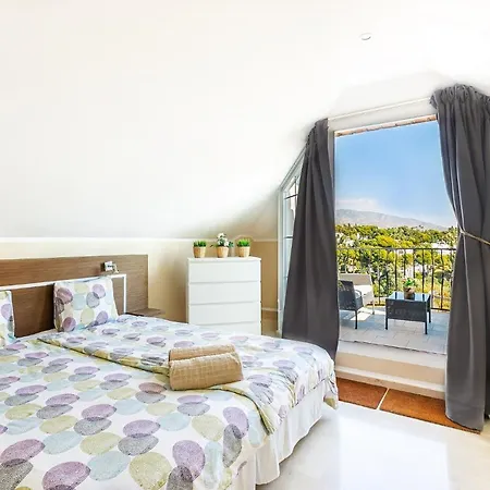 Apartment 4 Bedroom Holiday Penthouse Near Puerto Banus, In Nueva Andalucia *