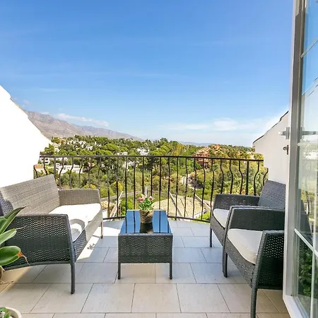 Apartment 4 Bedroom Holiday Penthouse Near Puerto Banus, In Nueva Andalucia *
