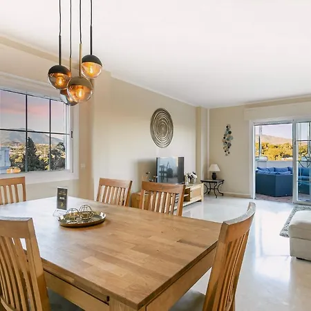 Apartment 4 Bedroom Holiday Penthouse Near Puerto Banus, In Nueva Andalucia