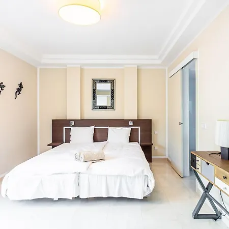 4 Bedroom Holiday Penthouse Near Puerto Banus, In Nueva Andalucia Apartment
